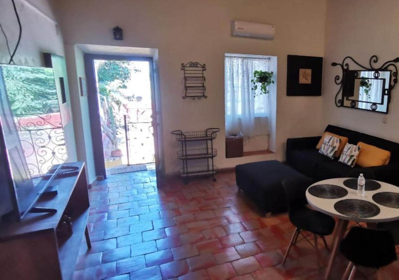 Hotel Rosa Morada Tlaquepaque Kültér fotó